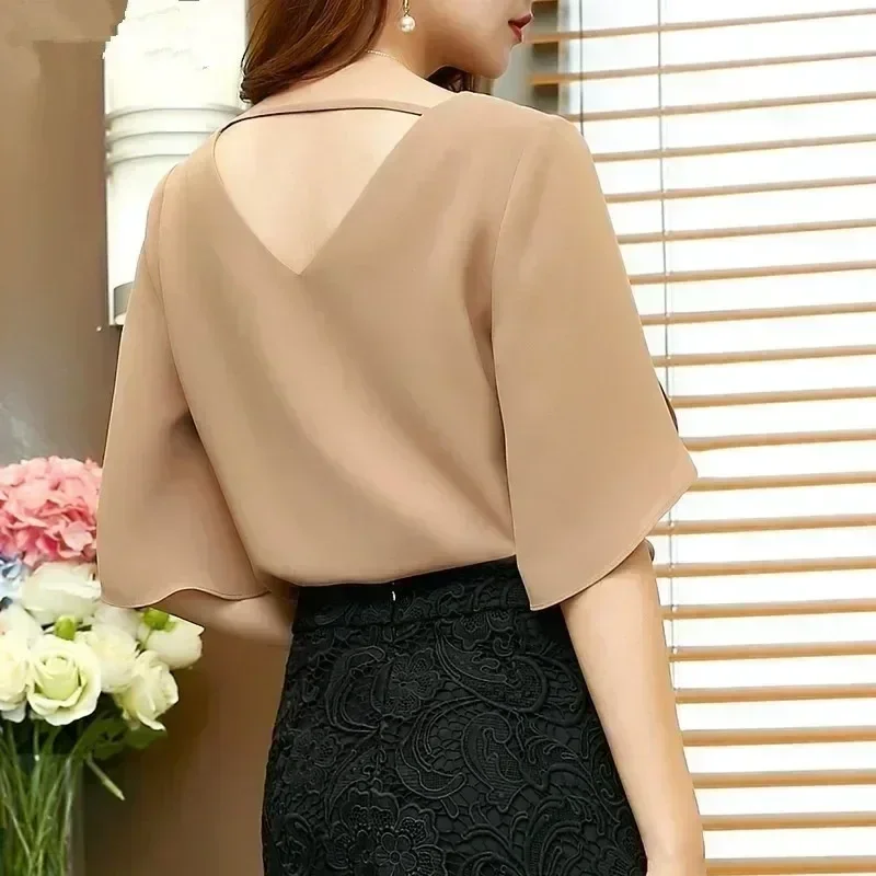 sc95844a86fe04696be1138c5f87d67d0i.webp Amelia Cape Sleeve Blouse